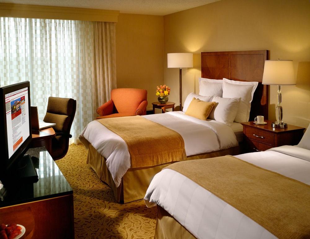 แมริออท แอต เดอะ ยูนิเวอร์ซิตี้ ออฟ เดย์ตัน Hotel ภายนอก รูปภาพ