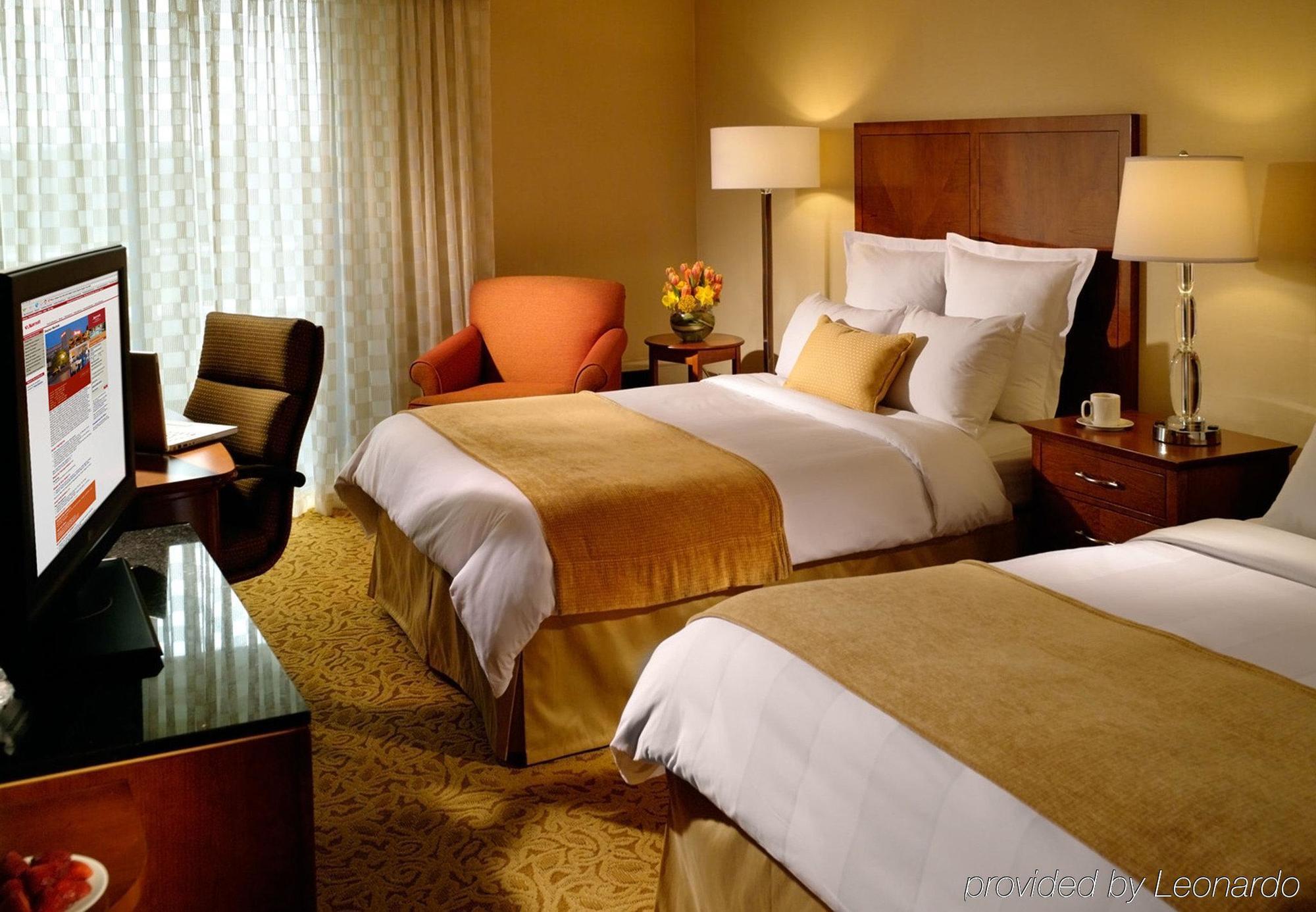 แมริออท แอต เดอะ ยูนิเวอร์ซิตี้ ออฟ เดย์ตัน Hotel ภายนอก รูปภาพ